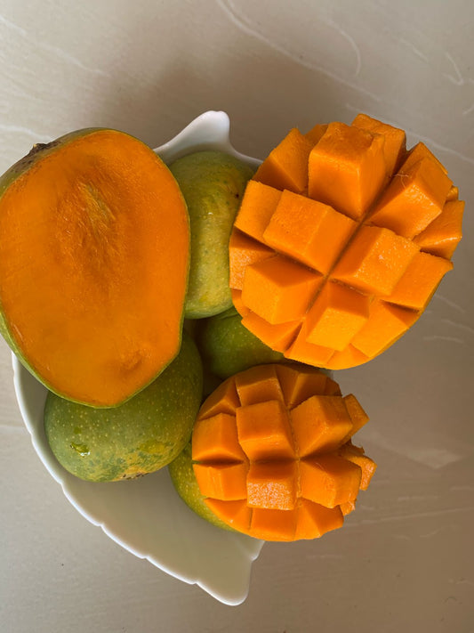 Standard Size (180gms - 240gms) Alphonso Mangoes